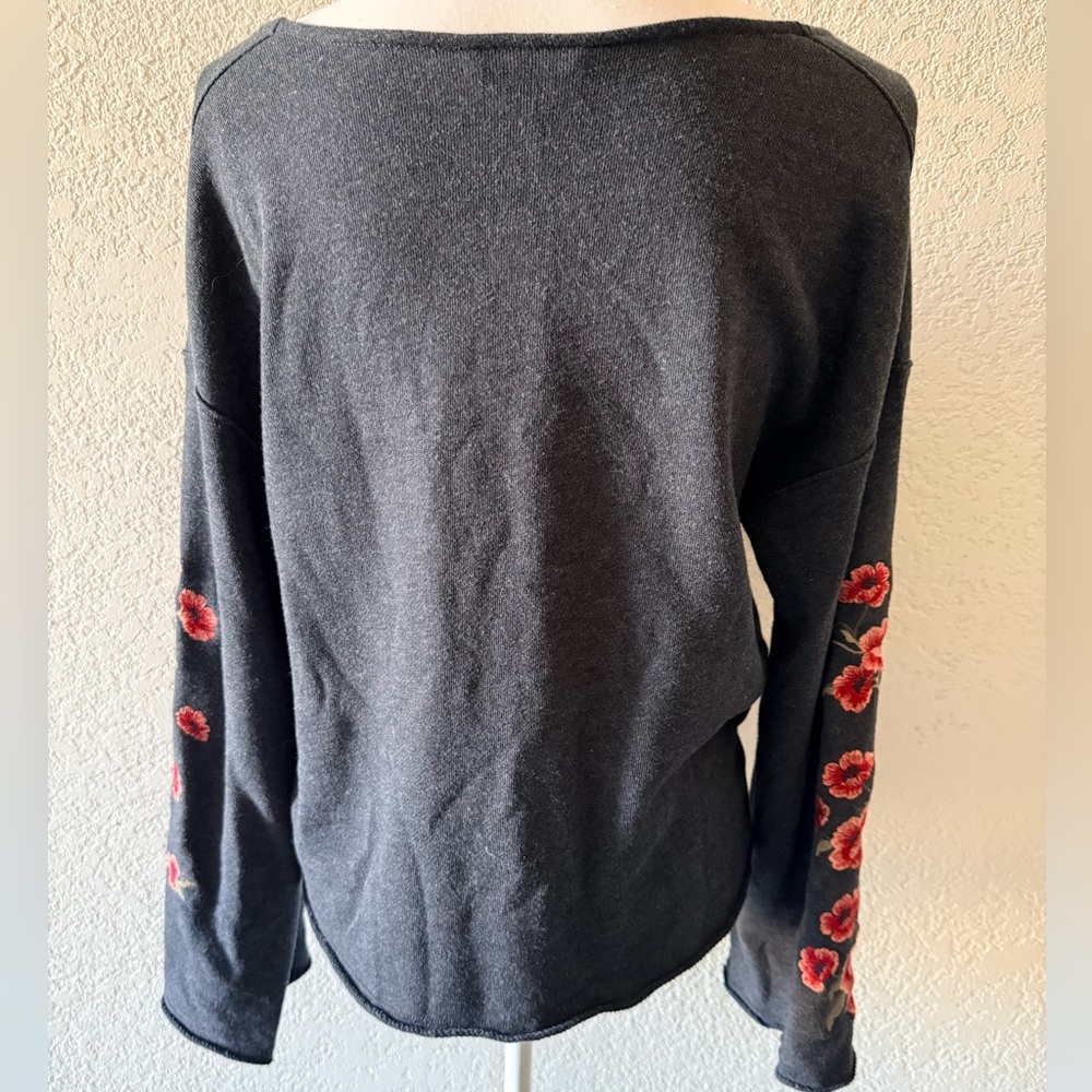 AMERICAN EAGLE OUTFITTERS Floral Embroidered Bell Long Sleeve Sweater Sz Medium - Picture 13 of 13